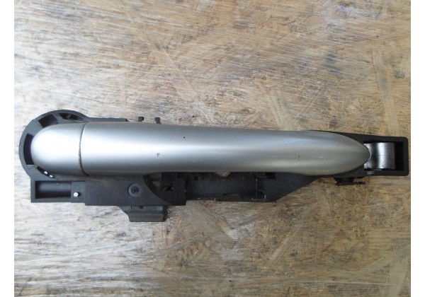 Ручка зовнішня права передня Renault Clio III, 8200226526